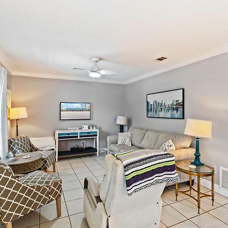 2-Bedroom Condo On Gulf Shores Beach W/Pool Exterior photo